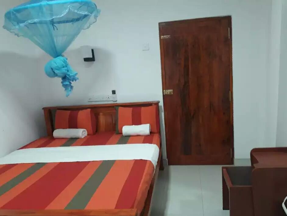 Hotel Camorich Tissamaharama Exteriör bild