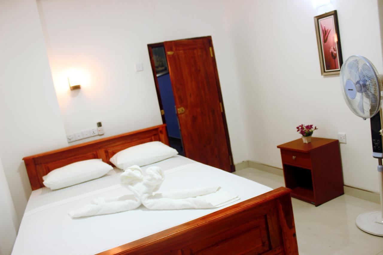 Hotel Camorich Tissamaharama Exteriör bild
